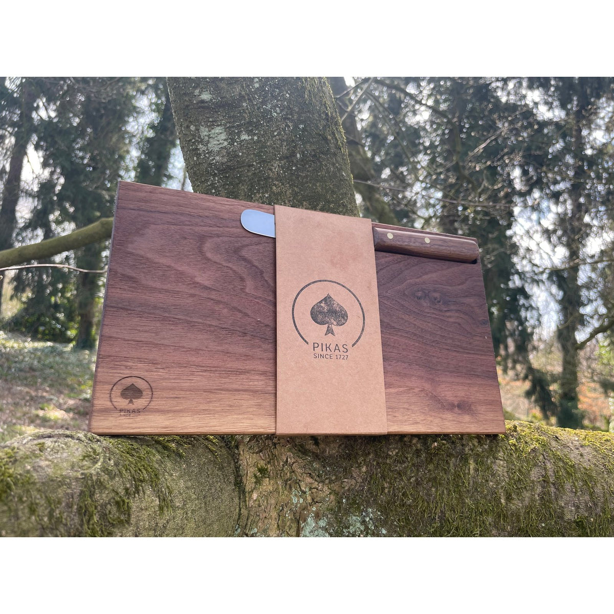 Walnuss Holzbrettchen Massivholz mit Buckelsmesser – Ansicht 3